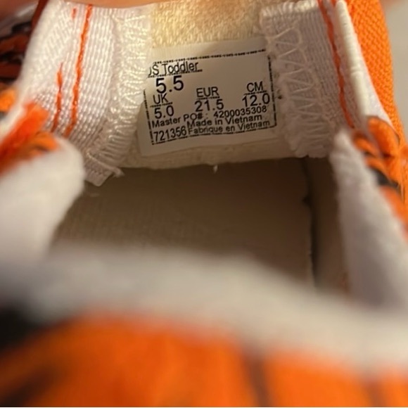 Brand new! Toddler Tiger Shark Vans size 5.5 - Velcro strap - Picture 7 of 8